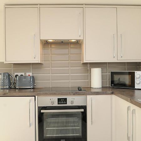 Luxury 5 Star London Apartment - Parking, Garden, Nr Greater London Metro Stations Exterior photo