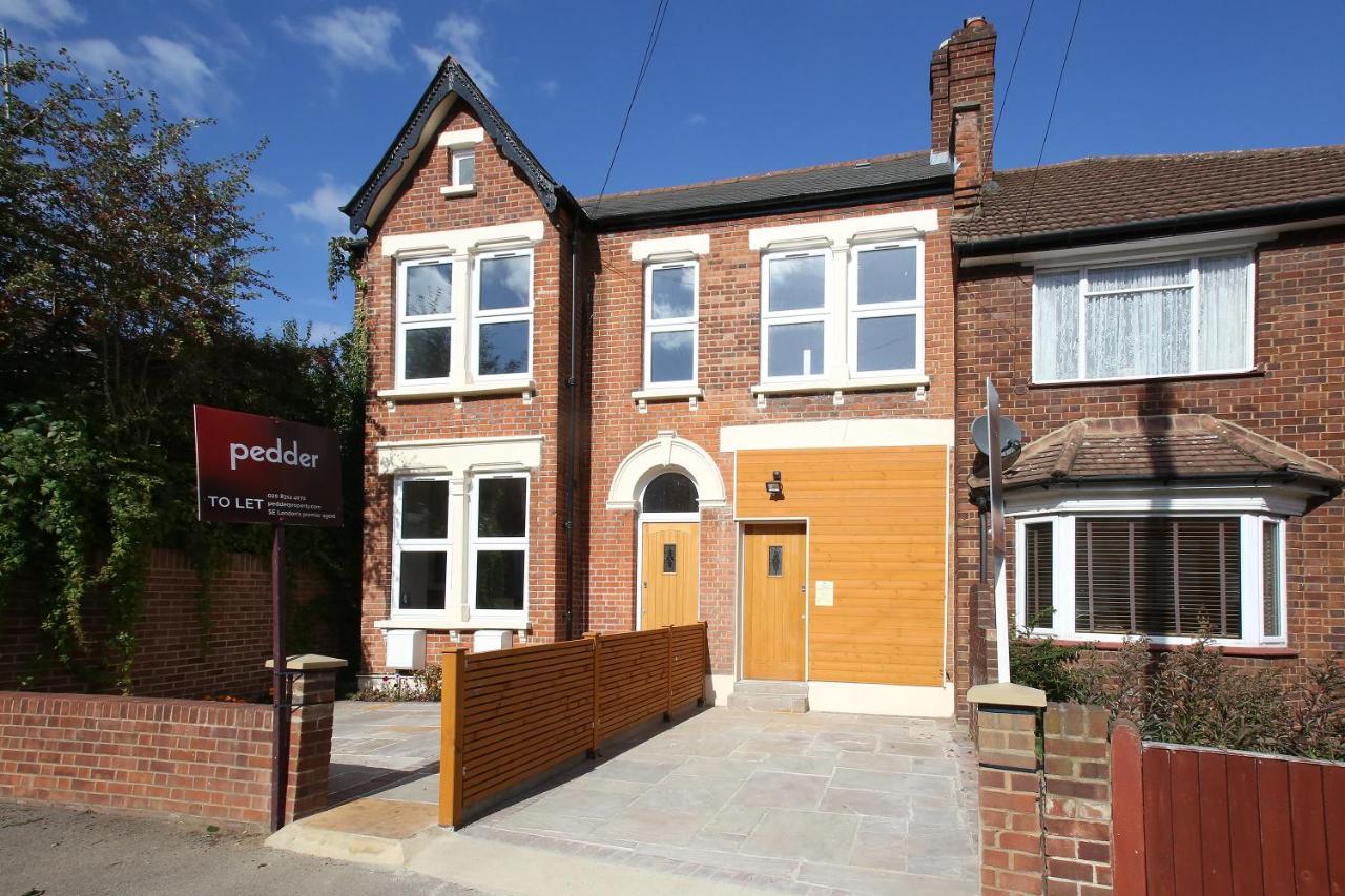 Luxury 5 Star London Apartment - Parking, Garden, Nr Greater London Metro Stations Exterior photo