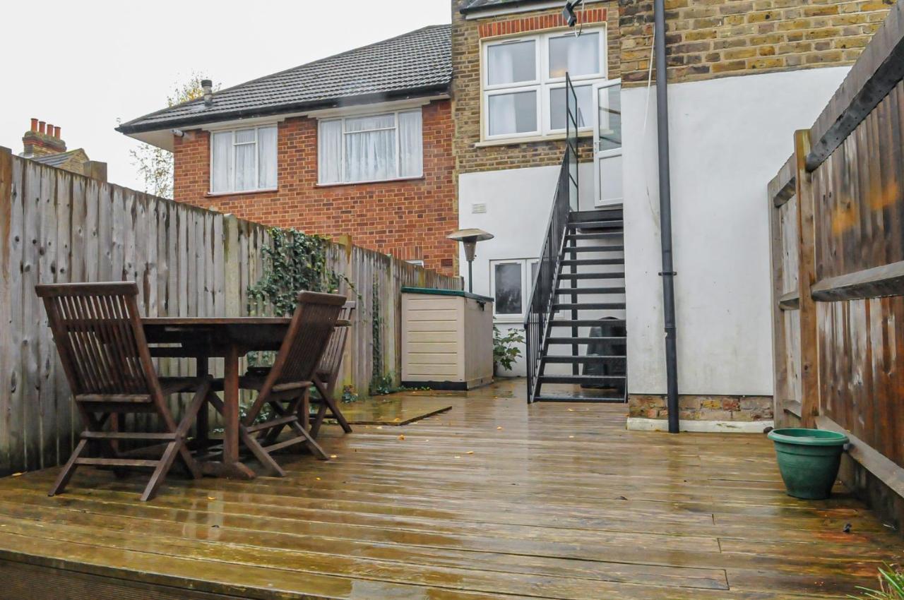 Luxury 5 Star London Apartment - Parking, Garden, Nr Greater London Metro Stations Exterior photo