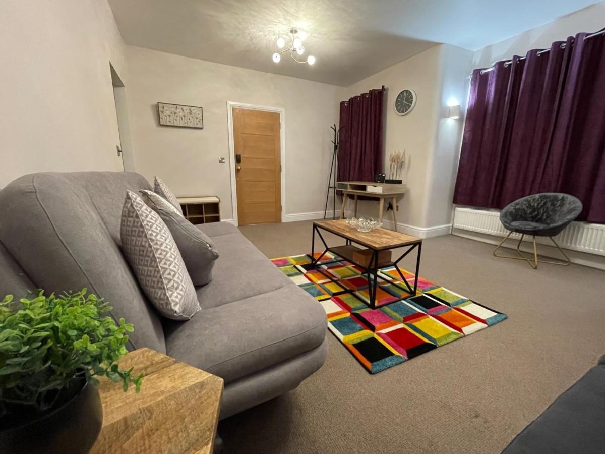 Luxury 5 Star London Apartment - Parking, Garden, Nr Greater London Metro Stations Exterior photo