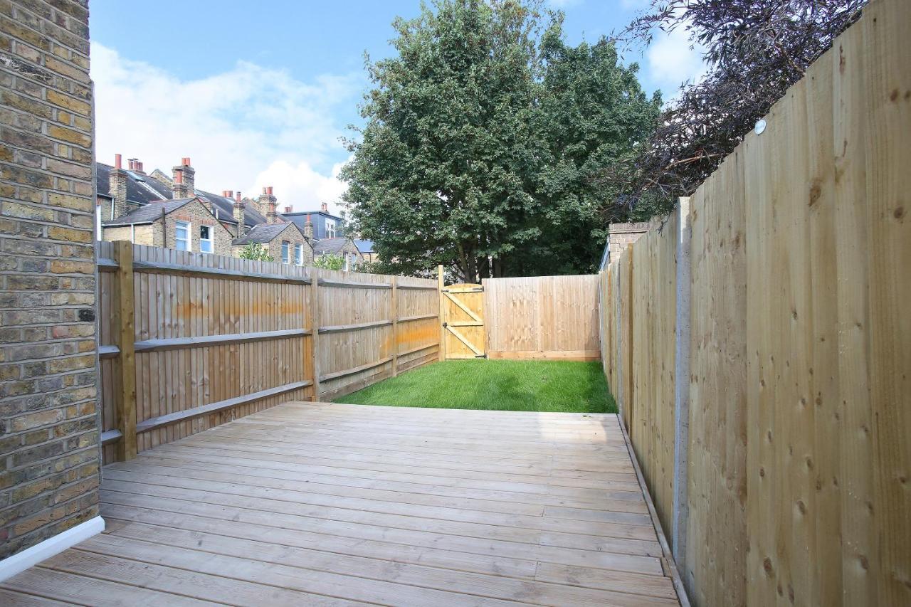 Luxury 5 Star London Apartment - Parking, Garden, Nr Greater London Metro Stations Exterior photo