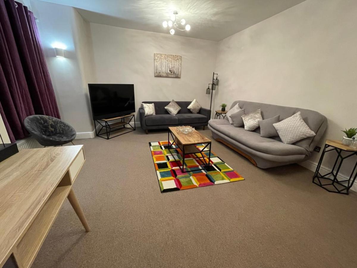 Luxury 5 Star London Apartment - Parking, Garden, Nr Greater London Metro Stations Exterior photo