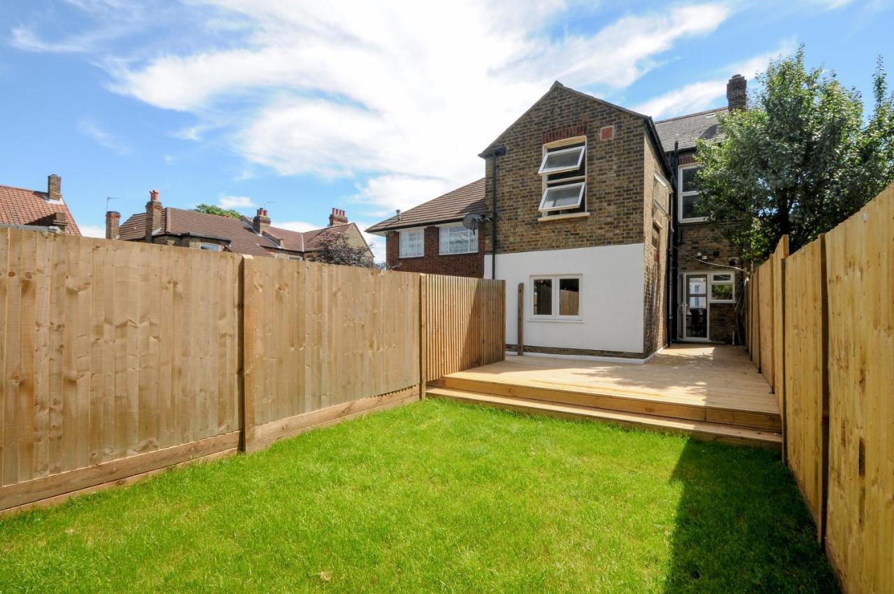 Luxury 5 Star London Apartment - Parking, Garden, Nr Greater London Metro Stations Exterior photo