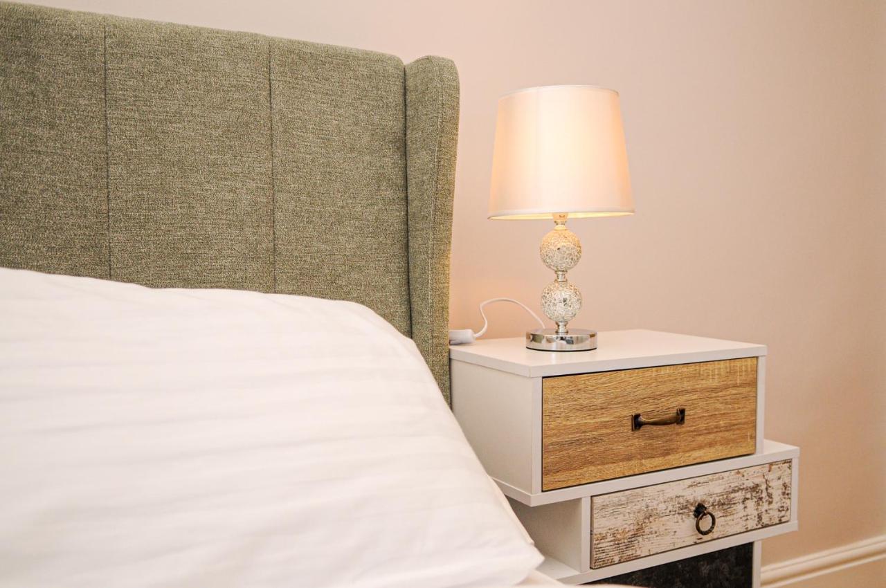 Luxury 5 Star London Apartment - Parking, Garden, Nr Greater London Metro Stations Exterior photo