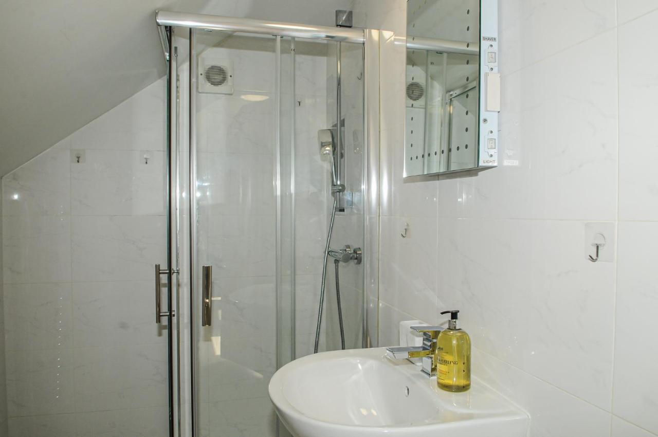Luxury 5 Star London Apartment - Parking, Garden, Nr Greater London Metro Stations Exterior photo