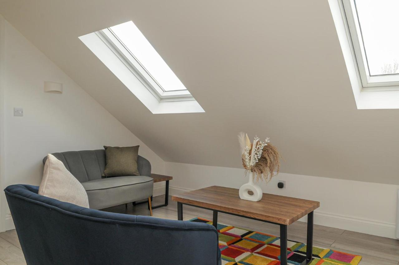 Luxury 5 Star London Apartment - Parking, Garden, Nr Greater London Metro Stations Exterior photo