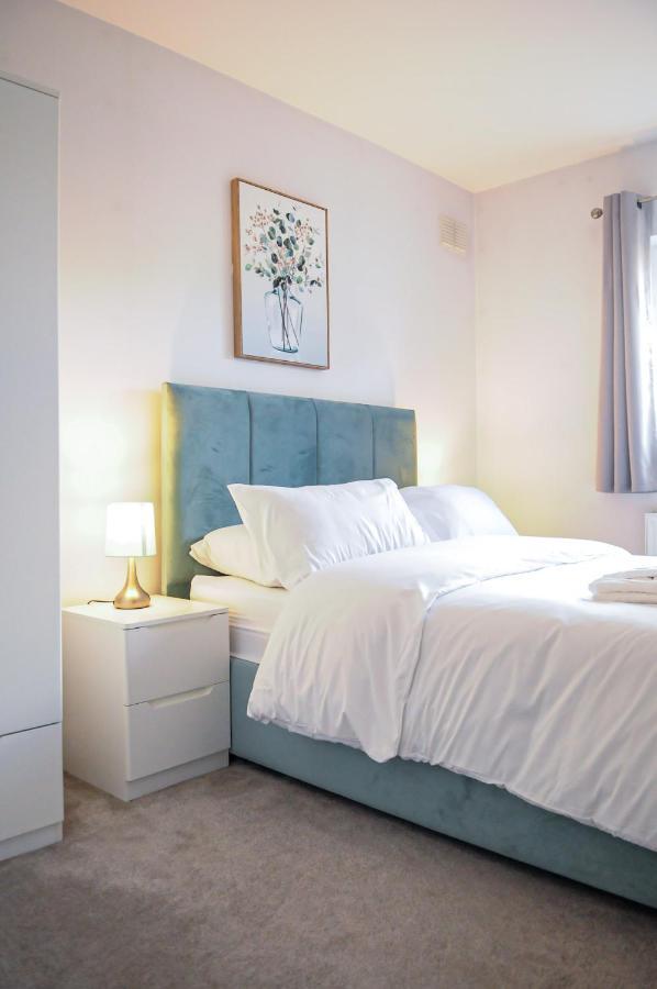 Luxury 5 Star London Apartment - Parking, Garden, Nr Greater London Metro Stations Exterior photo