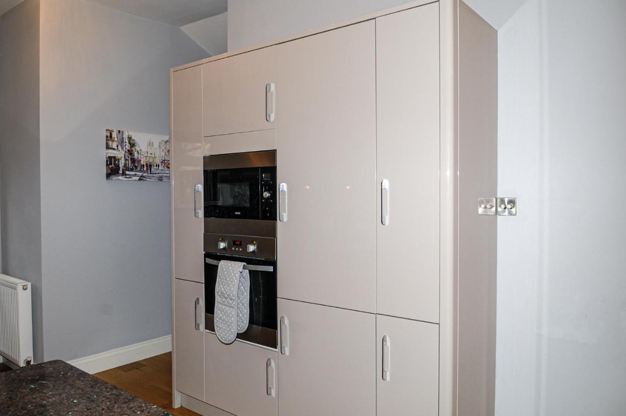 Luxury 5 Star London Apartment - Parking, Garden, Nr Greater London Metro Stations Exterior photo